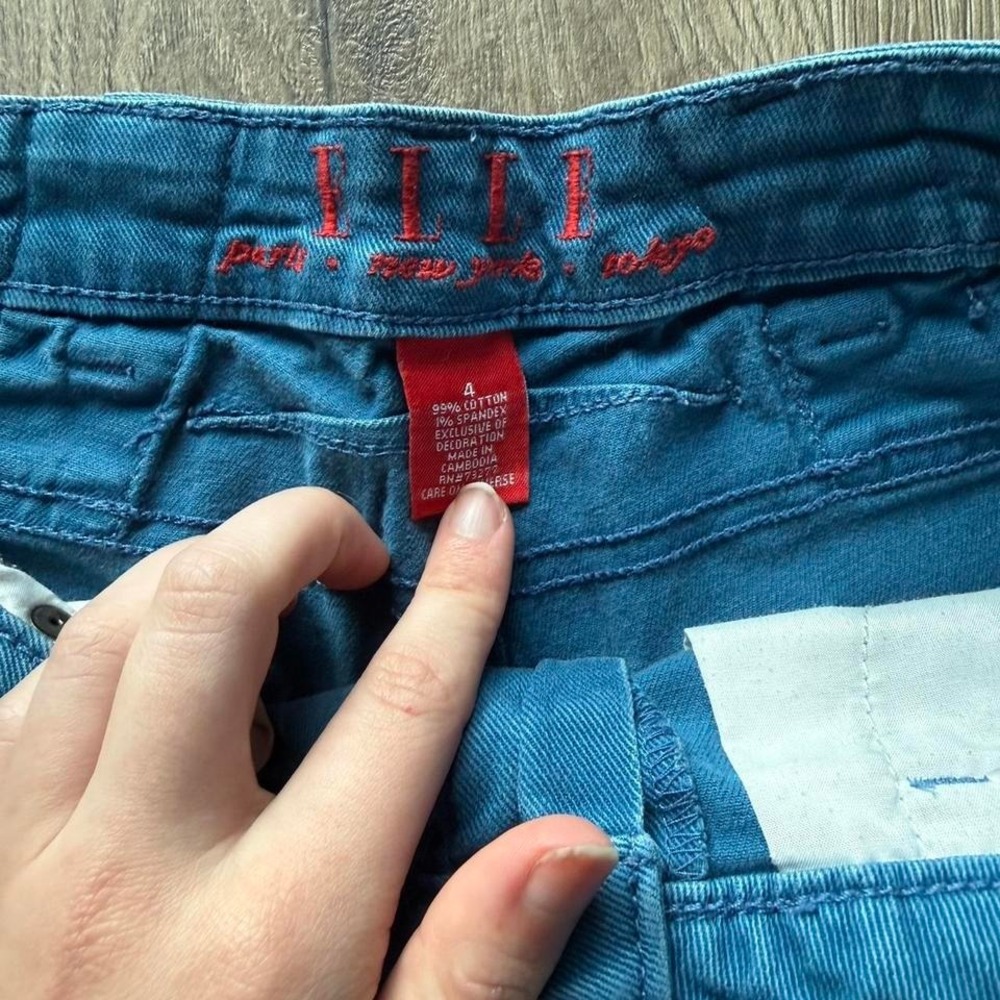 ELLE Denim Shorts Size 4 Blue Mid Rise Cuffed Casual Summer Shorts - Picture 2 of 3